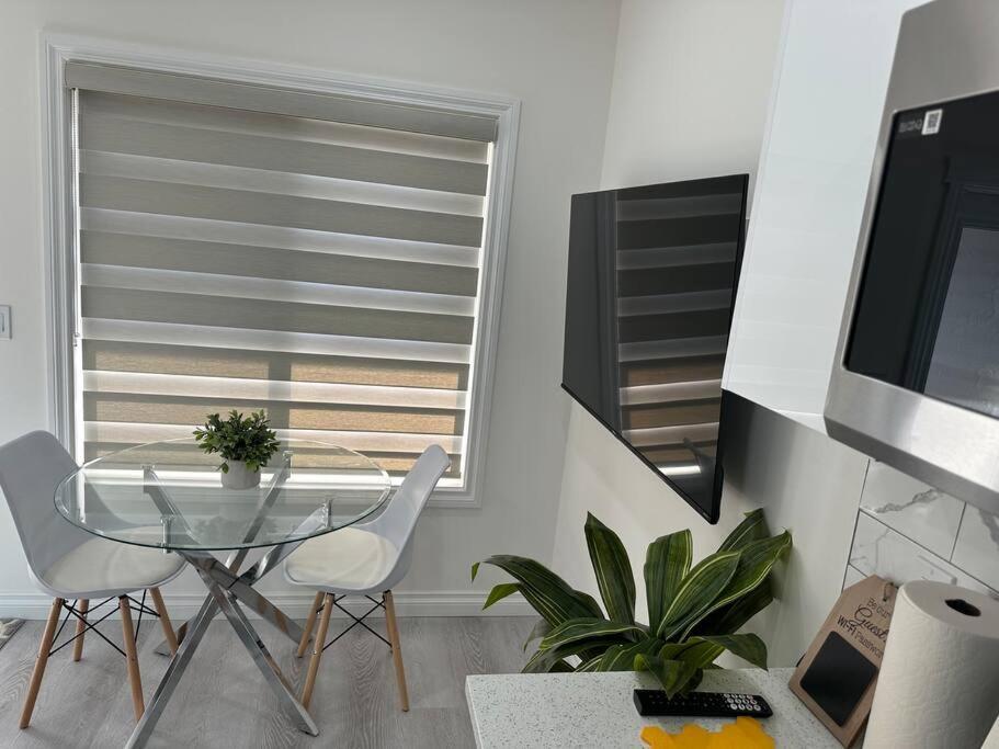 Award Winning Boho Paradise Sunlit Modern Suite Calgary Exterior photo