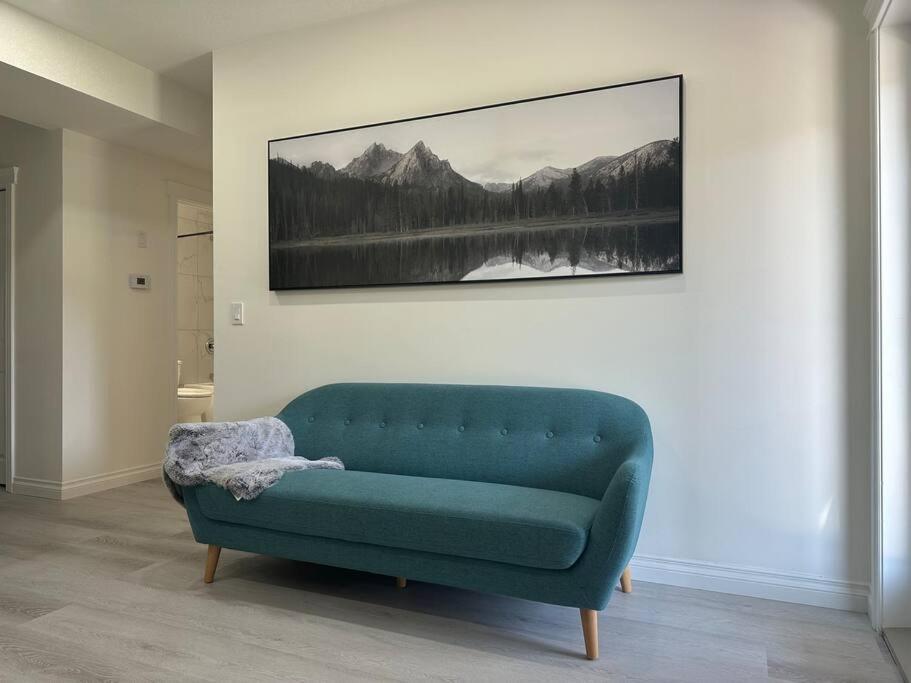 Award Winning Boho Paradise Sunlit Modern Suite Calgary Exterior photo