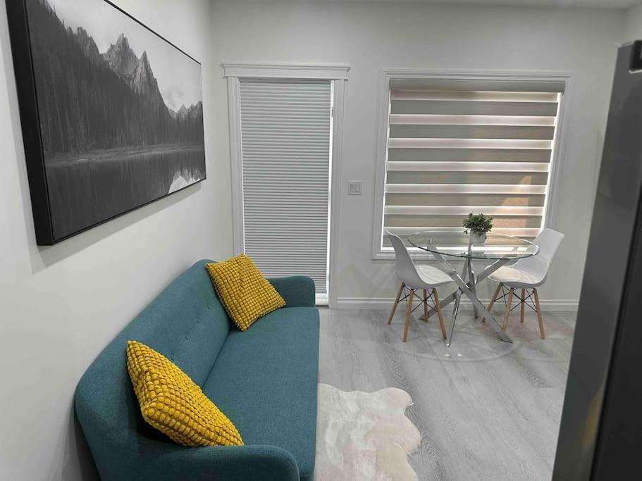 Award Winning Boho Paradise Sunlit Modern Suite Calgary Exterior photo
